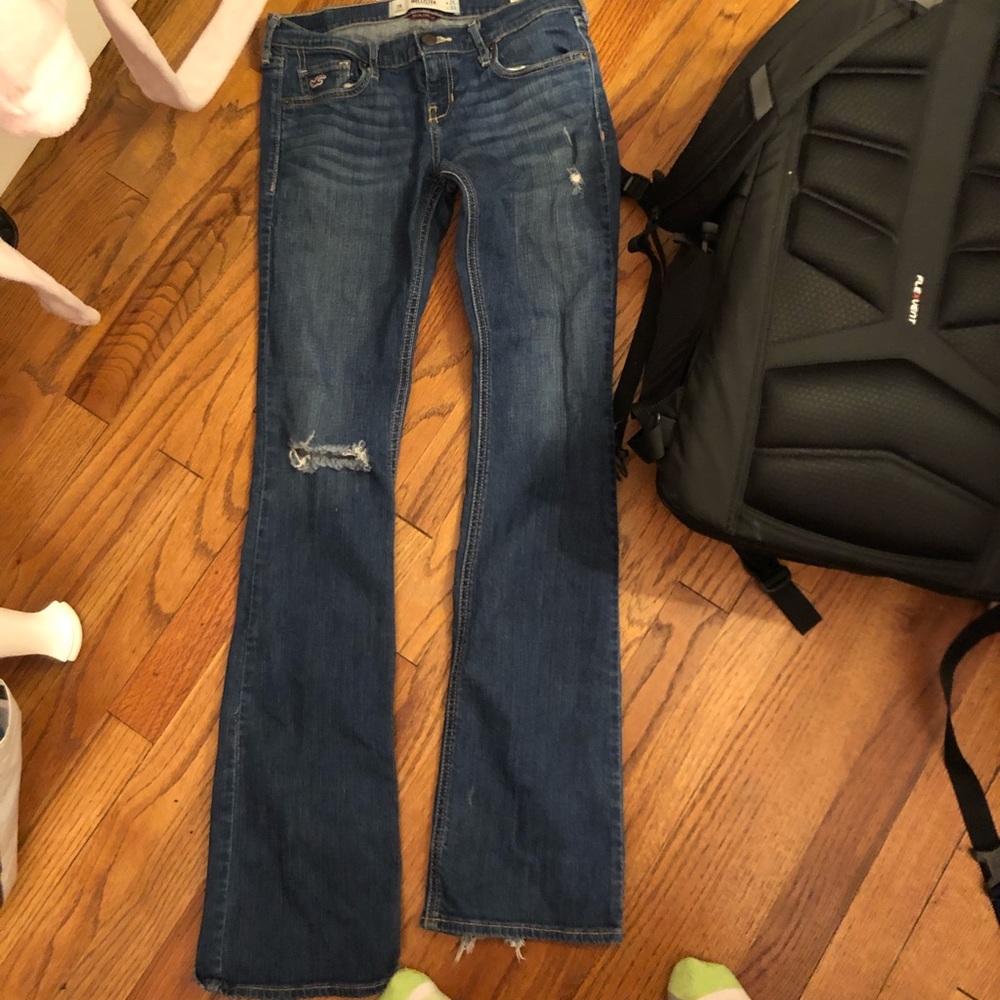 Hollister ripper jeans -wider bottom-